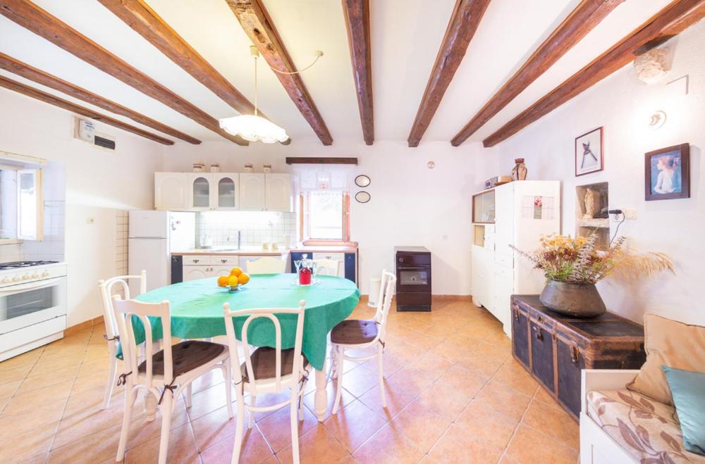 Holiday Home Burba Komiza Bagian luar foto