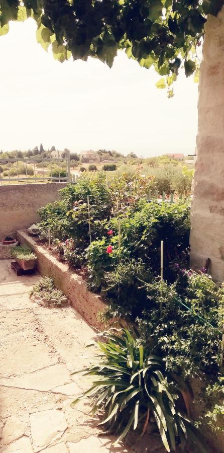 Holiday Home Burba Komiza Bagian luar foto