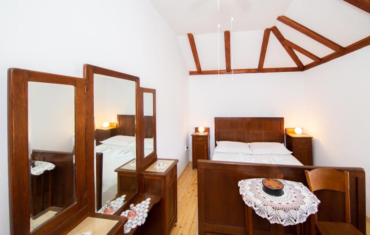 Holiday Home Burba Komiza Bagian luar foto