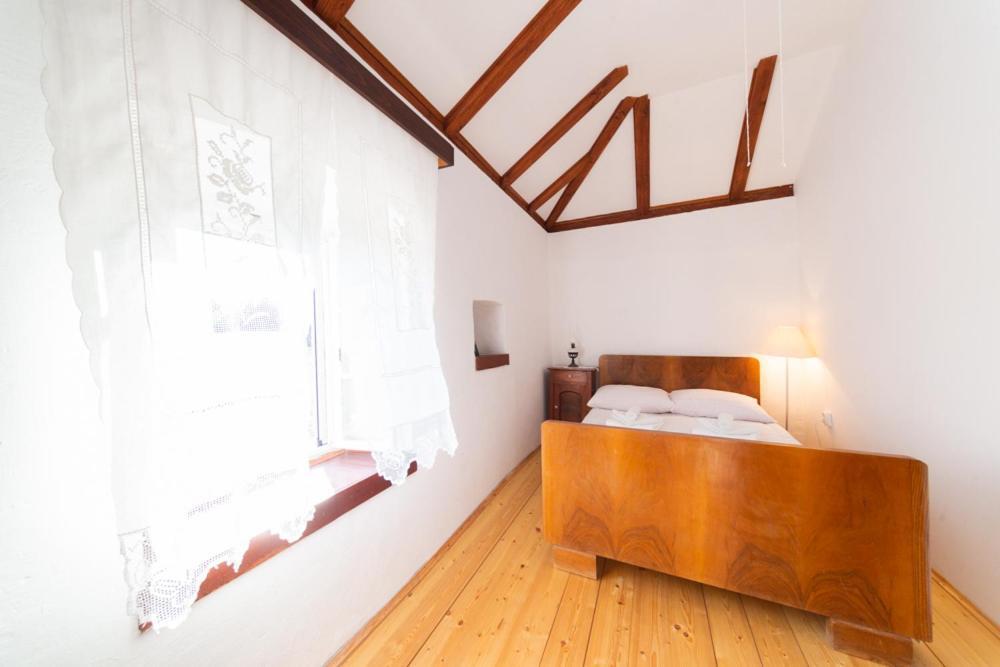 Holiday Home Burba Komiza Bagian luar foto