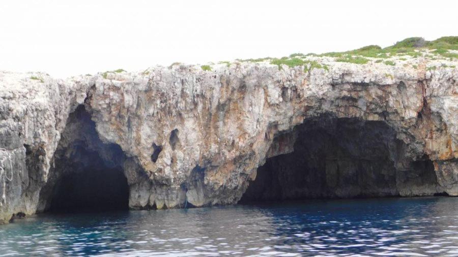 Holiday Home Burba Komiza Bagian luar foto