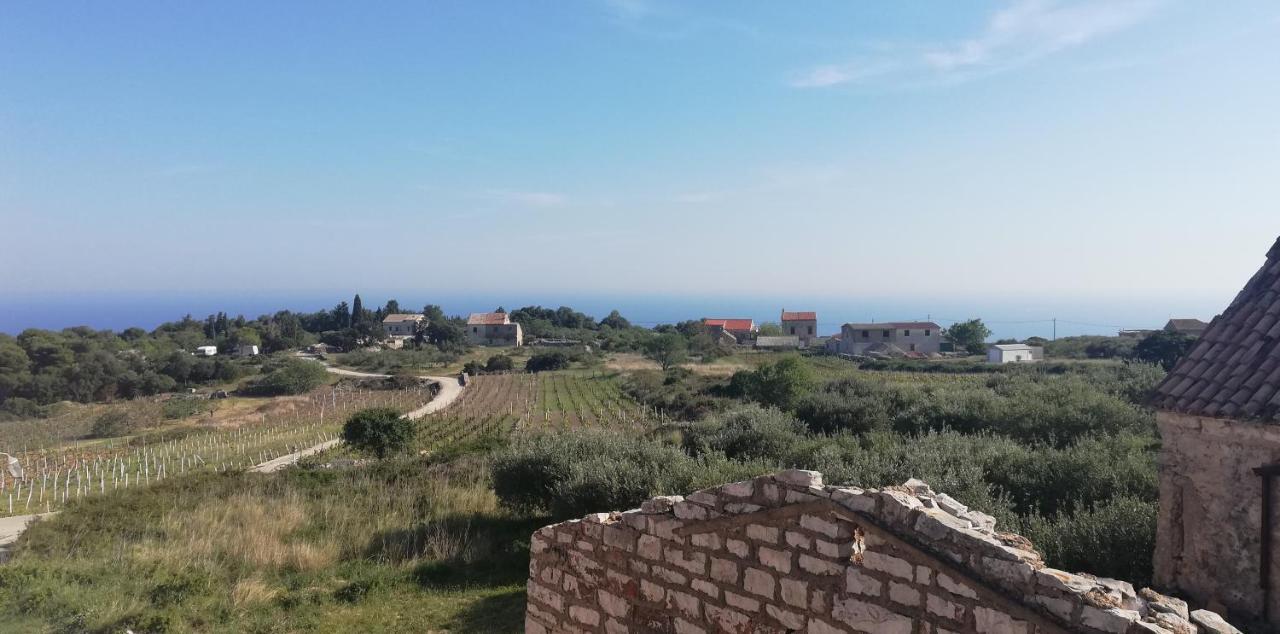 Holiday Home Burba Komiza Bagian luar foto